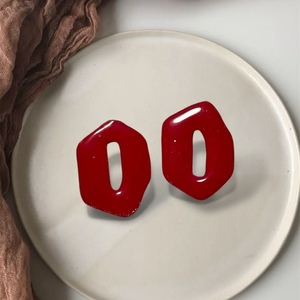 Crimson Loop — Χειροποίητα Σκουλαρίκια από Πολυμερικό Πηλό με Υγρό Γυαλί - ρητίνη, πηλός, μεγάλα, φθηνά