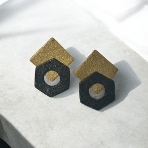 Obsidian Gold — Χειροποίητα Γεωμετρικά Σκουλαρίκια από Πολυμερικό Πηλό - ρητίνη, πηλός, μεγάλα, φθηνά