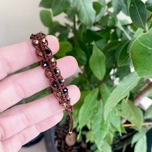 Βραχιόλι μακραμέ με πολυγωνικές χάντρες 4mm με μπεζ, καφέ ή μαύρο κορδόνι - μακραμέ, κορδόνια, χάντρες, boho - 4