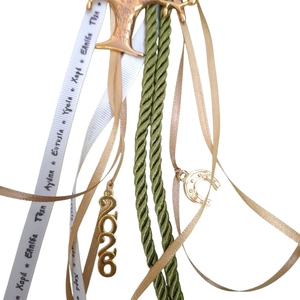 Γούρι με το δέντρο της ζωής, σε χρυσαφί χρώμα δεμένο με πράσινο μεταξωτό κορδόνι. Είναι διακοσμημένο με εκρούκαι χρυσές κορδέλες και χρυσαφί 2026 και πέταλο. - μέταλλο, πέταλο, χριστουγεννιάτικα δώρα, γούρια, δέντρο - 3